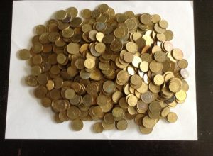 euromunten gevonden op het strand